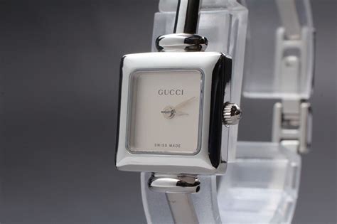 Gucci 1900L Square Quartz Bangle Watch 